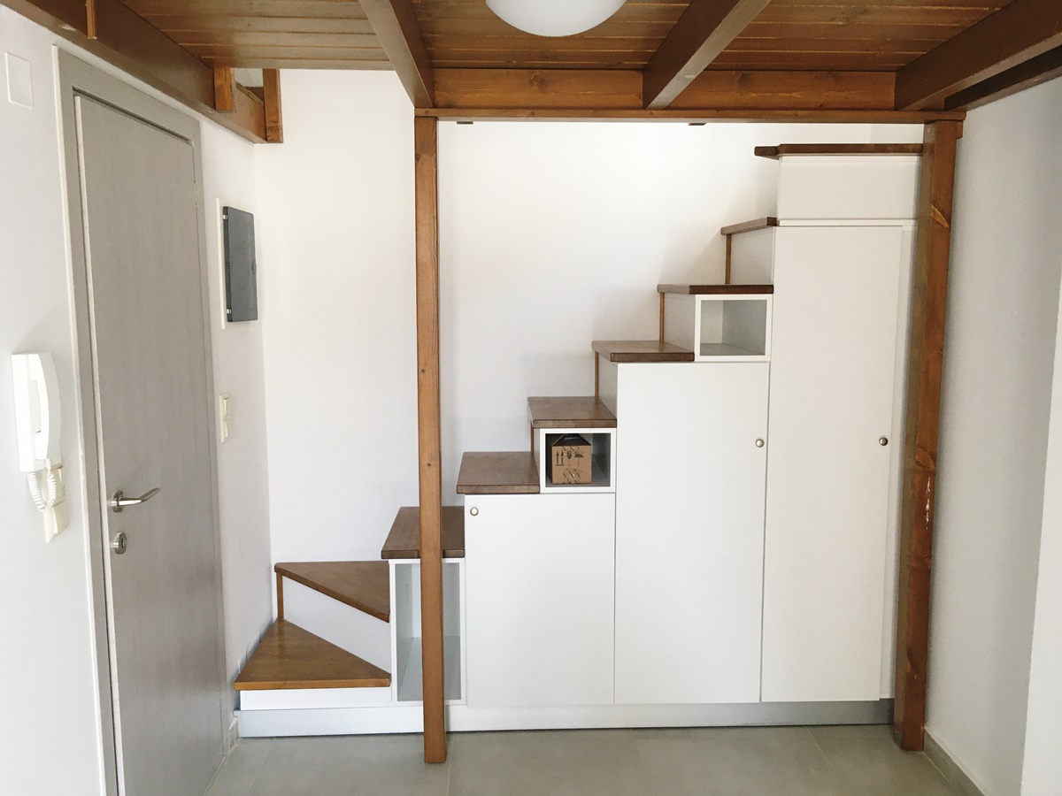 ξυλινες_σκαλες_eksipnes_lyseiw_gia_spiti