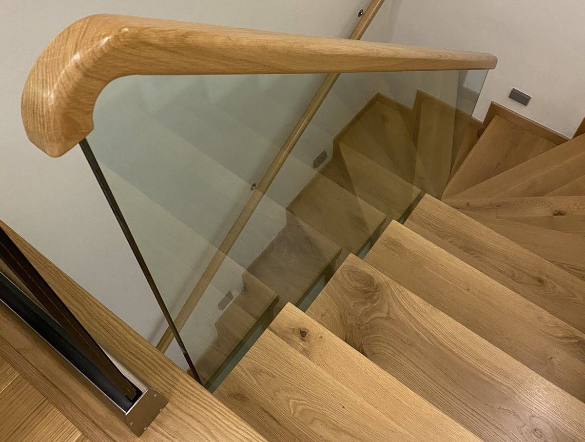 Ξύλινες Σκάλες ξύλινη κουπαστή δρύινες σκάλες